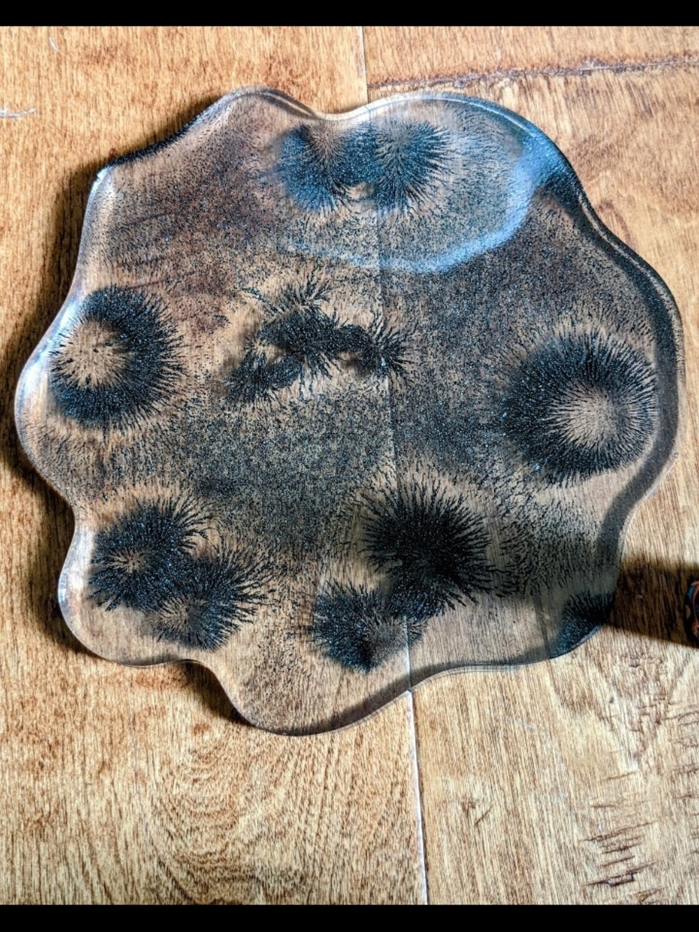 Decorative Resin Art Plate With Lead And Black Glitter